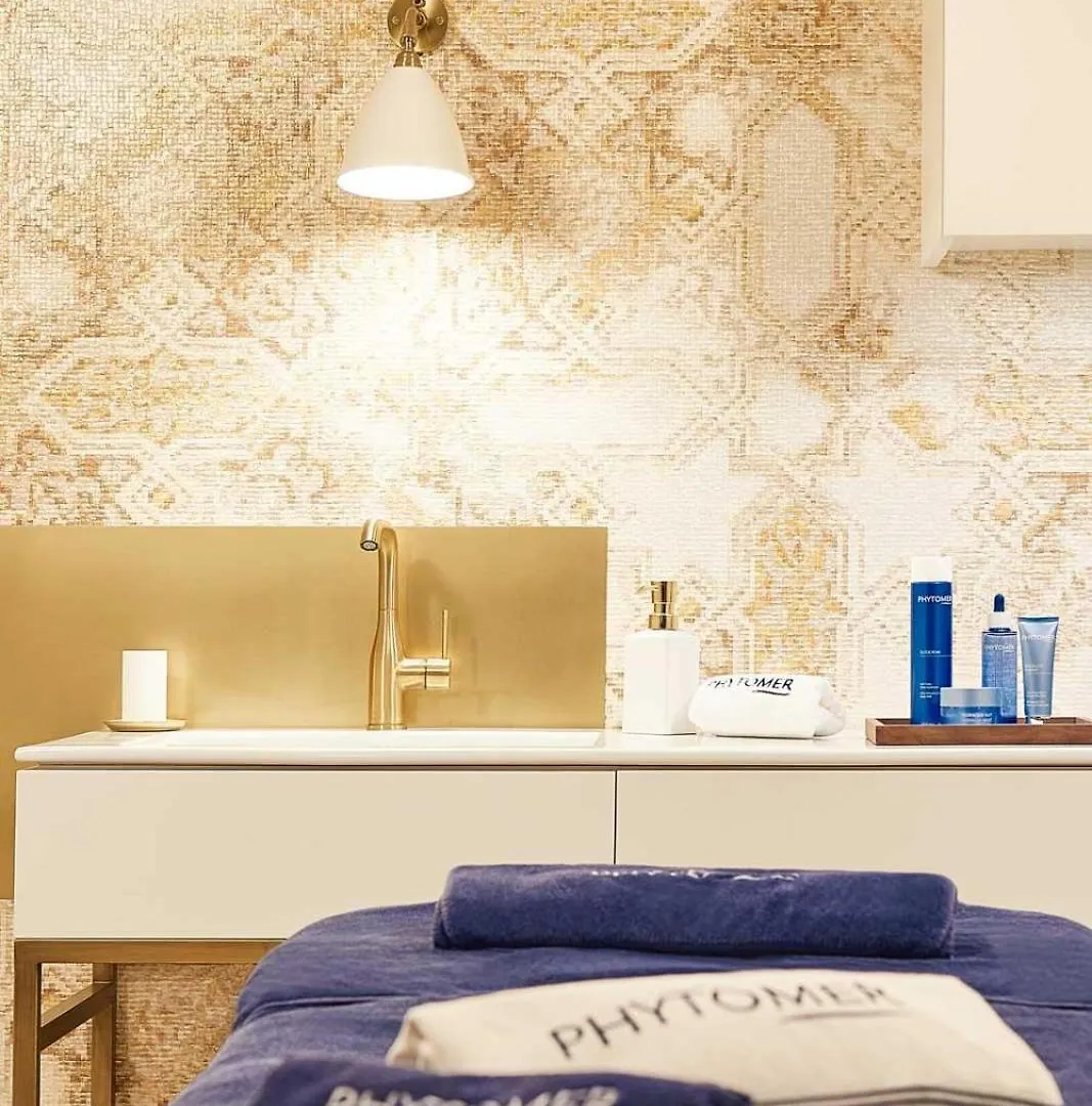 Jeanne & Jules Hotel Spa Rostrenen 0*,  Frankrike